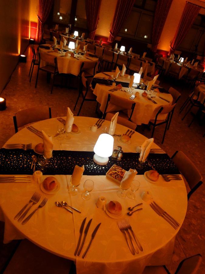 Hotel Restaurant La Grenouillere Vitré المظهر الخارجي الصورة